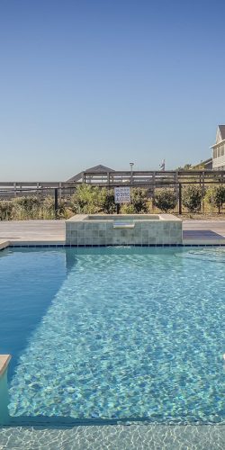 swimming-pool-389267_1280